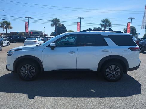 Used 2025 Nissan Pathfinder SV w/ SV Premium Package FWD image 6