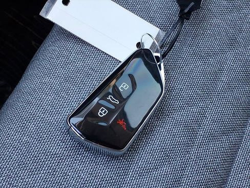 Certified 2025 Volkswagen Tiguan S image 32