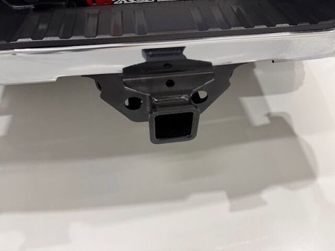 Used 2015 GMC Sierra 2500 SLT w/ Suspension Package, Off-Road image 10