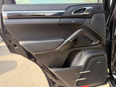 Used 2017 Porsche Cayenne image 25