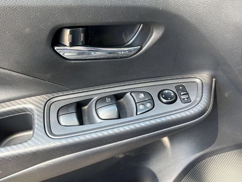 Used 2025 Nissan Versa SV FWD image 15