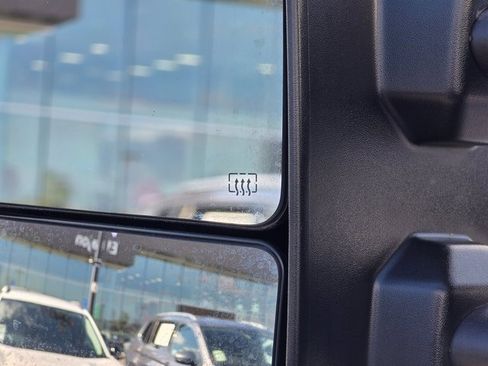 Used 2022 Nissan Titan SV w/ SV Convenience Package image 23