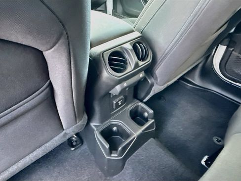 Used 2023 Jeep Wrangler Unlimited Sahara AWD/4WD image 30