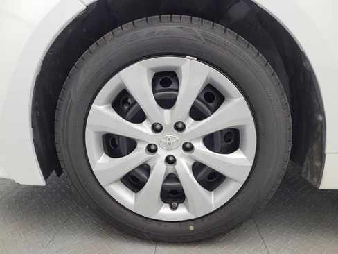 Used 2021 Toyota Corolla LE FWD image 31