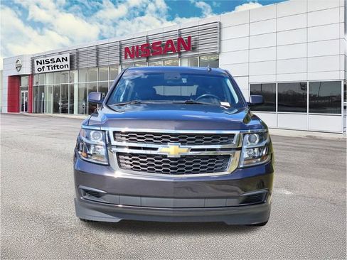 Used 2018 Chevrolet Suburban LT image 2