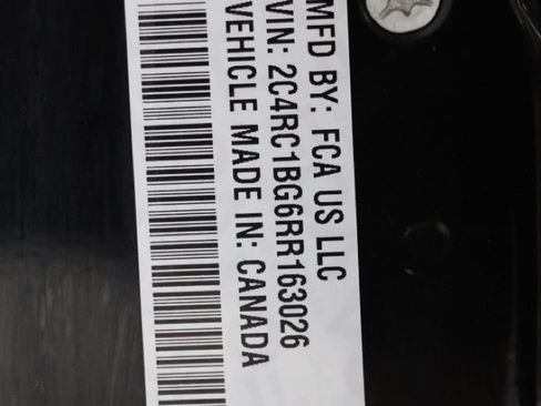 Used 2024 Chrysler Pacifica Touring-L FWD image 39