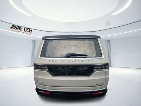 Used 2022 Jeep Grand Wagoneer Series II w/ Premium Group II image 4
