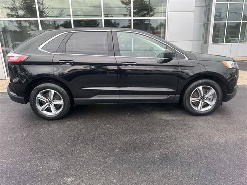 Used 2024 Ford Edge SEL w/ Convenience Package AWD/4WD image 2