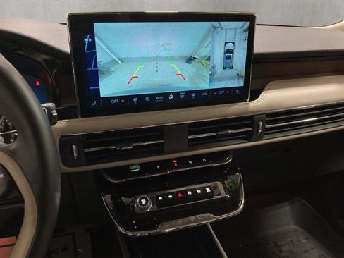Used 2025 Lincoln Corsair Reserve image 17