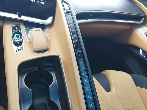 Used 2021 Chevrolet Corvette Stingray Premium Cpe w/ Z51 Performance Package image 22