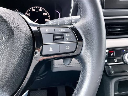 Used 2025 Honda Pilot EX-L image 22