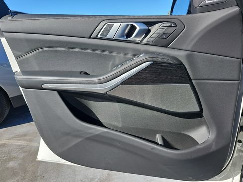 Used 2025 BMW X7 M60i image 29