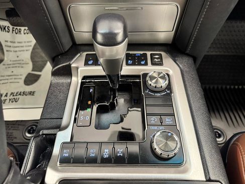 Used 2021 Toyota Land Cruiser AWD/4WD image 31