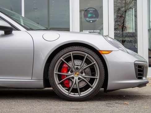 Used 2018 Porsche 911 Carrera S image 5