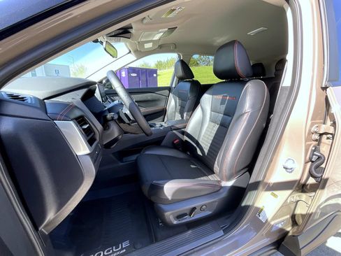 Certified 2025 Nissan Rogue SV AWD/4WD image 11