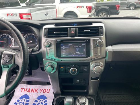 Used 2017 Toyota 4Runner SR5 AWD/4WD image 39