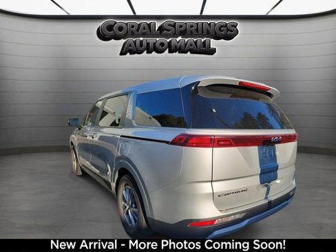 Certified 2022 Kia Carnival LX image 3