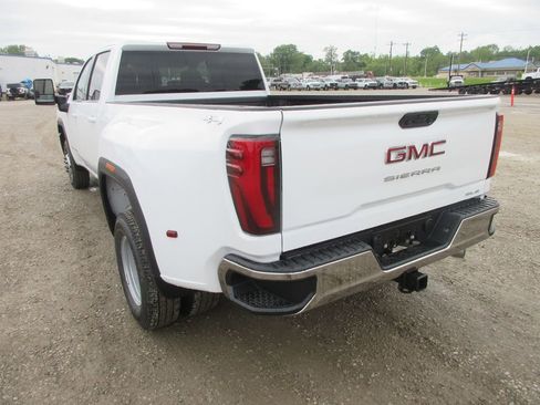 New 2026 GMC Sierra 3500 SLE w/ SLE Value Package AWD/4WD image 7
