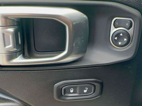 Used 2025 Jeep Wrangler Unlimited Sport AWD/4WD image 13
