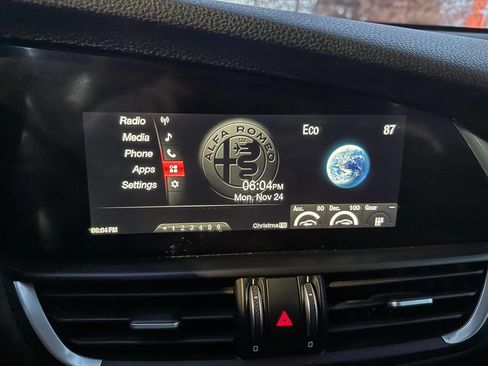 Used 2017 Alfa Romeo Giulia w/ Sport Appearance Package image 27