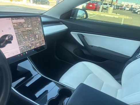 Used 2018 Tesla Model 3 Long Range image 21