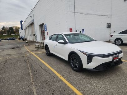 New 2025 Kia K4 LXS