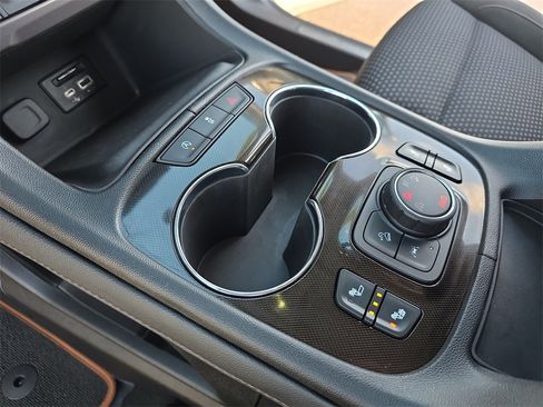 Used 2023 GMC Acadia AT4 image 28