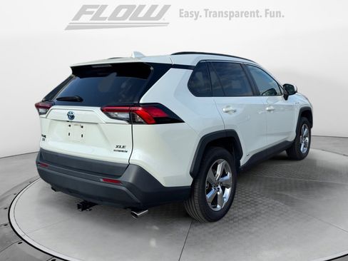 Used 2021 Toyota RAV4 XLE Premium image 7