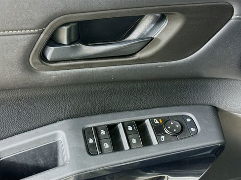 Used 2024 Nissan Pathfinder SV image 20