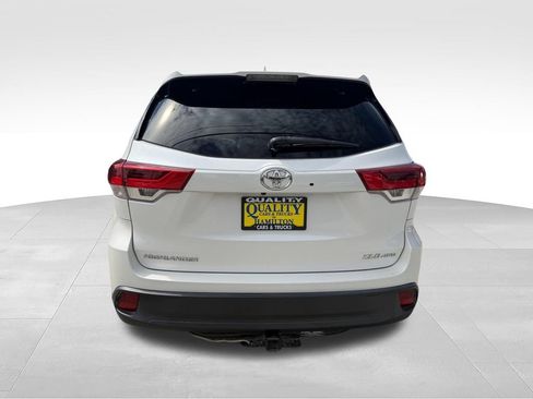 Used 2018 Toyota Highlander XLE AWD/4WD image 4