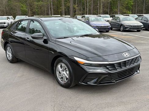 New 2026 Hyundai Elantra SE image 4