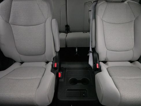 Used 2025 Toyota Sienna LE image 13