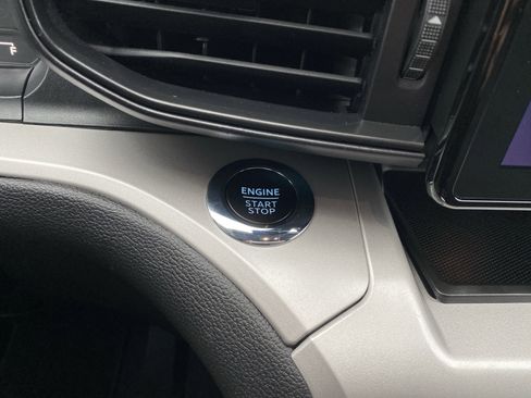 Used 2023 Ford Explorer XLT image 17