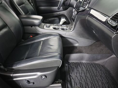 Used 2019 Jeep Grand Cherokee Overland image 28