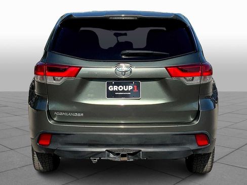 Used 2019 Toyota Highlander LE FWD image 5