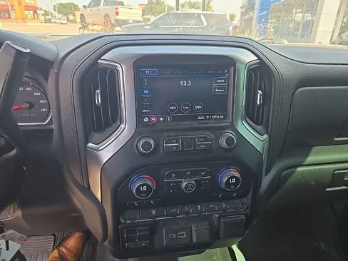 Used 2023 Chevrolet Silverado 2500 LT AWD/4WD image 11