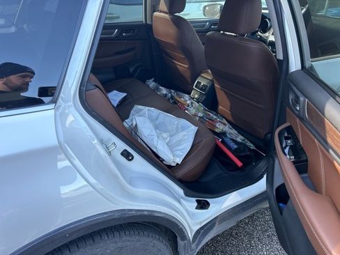 Used 2018 Subaru Outback 3.6R Touring w/ Popular Package #3 image 20