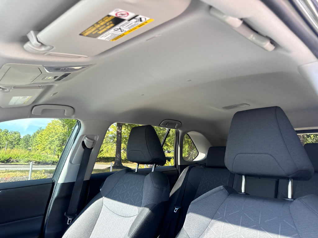 Used 2024 Toyota RAV4 XLE AWD/4WD image 31