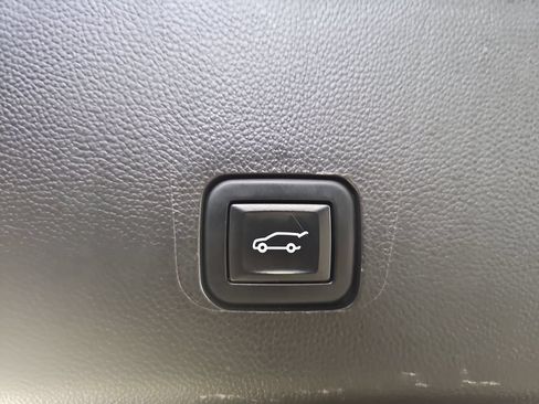 Certified 2023 Chevrolet Traverse LT w/ LPO, Cargo Package AWD/4WD image 18