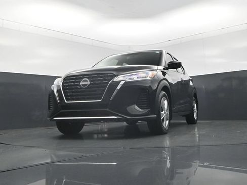 Used 2025 Nissan Kicks Play S w/ Interior Electronics Package FWD image 31
