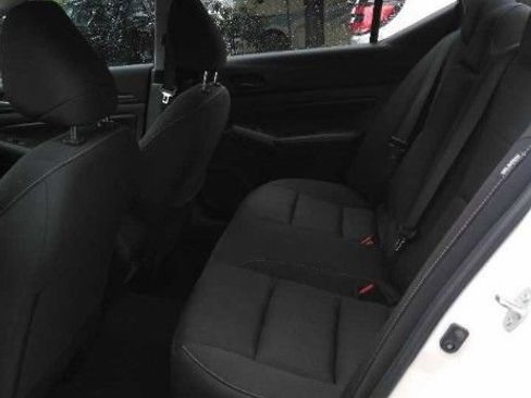 Used 2024 Nissan Altima 2.5 SV FWD image 5