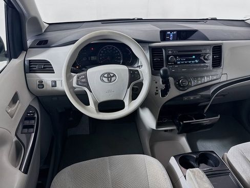 Used 2013 Toyota Sienna LE image 19