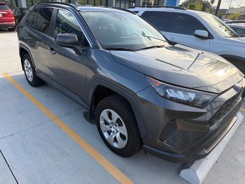 Used 2020 Toyota RAV4 LE FWD image 3