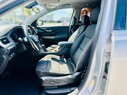 Used 2018 GMC Acadia SLE FWD image 10