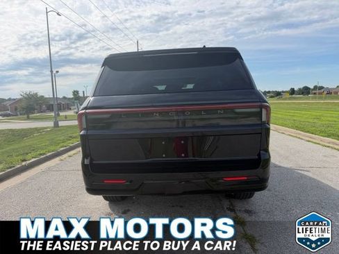 Used 2025 Lincoln Navigator Reserve AWD/4WD image 5