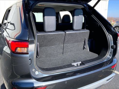 Used 2024 Mitsubishi Outlander SE image 27
