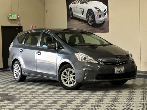 Used 2014 Toyota Prius V Three FWD image 2