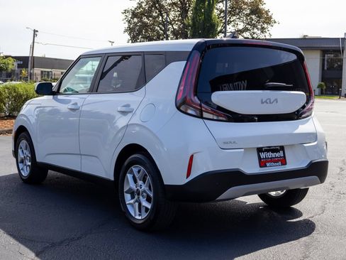 Used 2023 Kia Soul LX w/ LX Technology Package FWD image 9