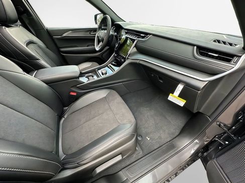 New 2025 Jeep Grand Cherokee L Altitude image 22