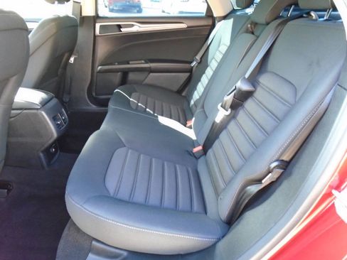 Used 2019 Ford Fusion SE FWD image 10
